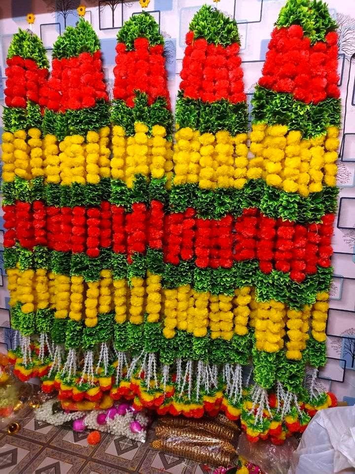 5 Feet' Marigold Fusion with Green Leaf | Floral Decoration | Main Door, Wedding, Diwali, Puja, Home Decor