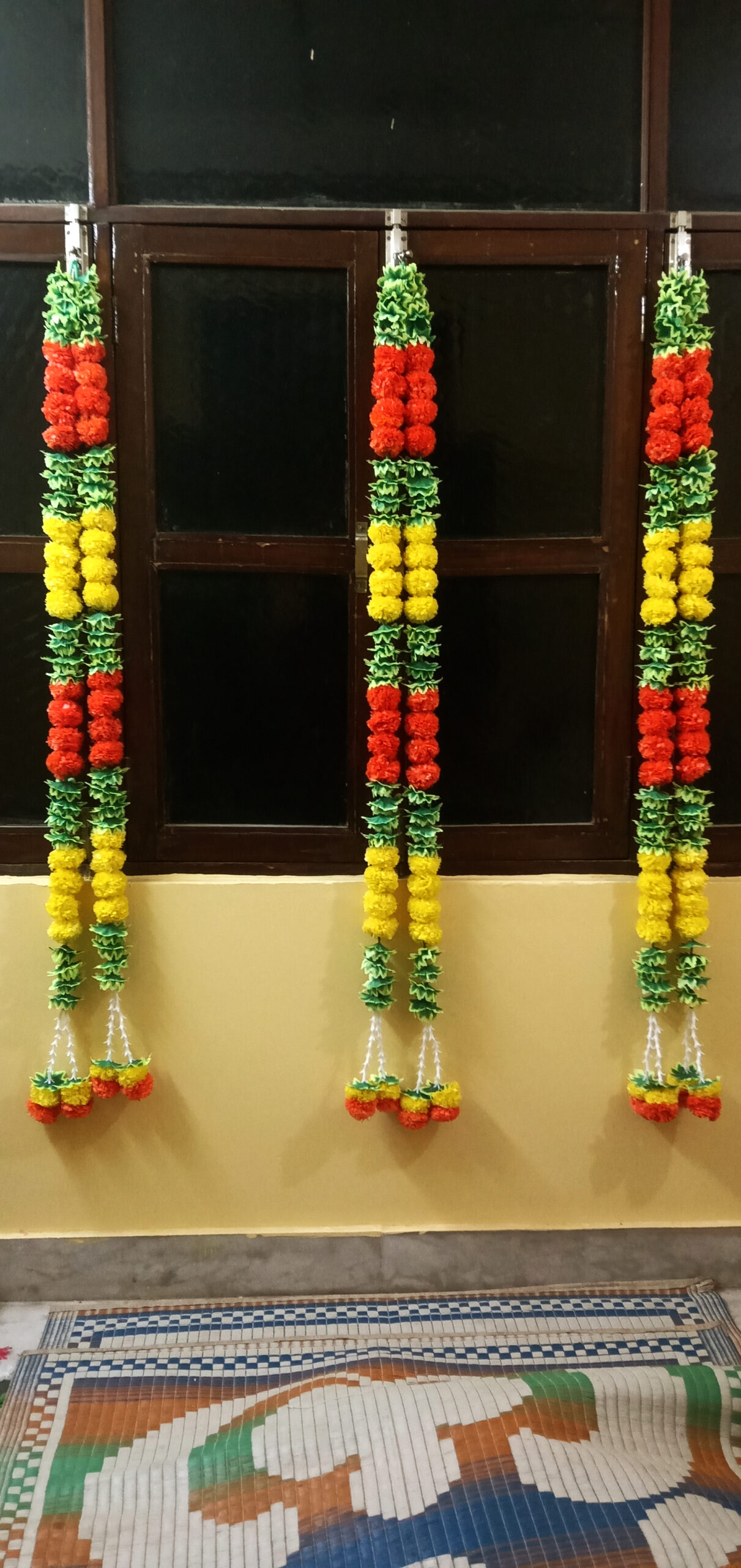 5 Feet' Marigold Fusion with Green Leaf | Floral Decoration | Main Door, Wedding, Diwali, Puja, Home Decor - Image 2