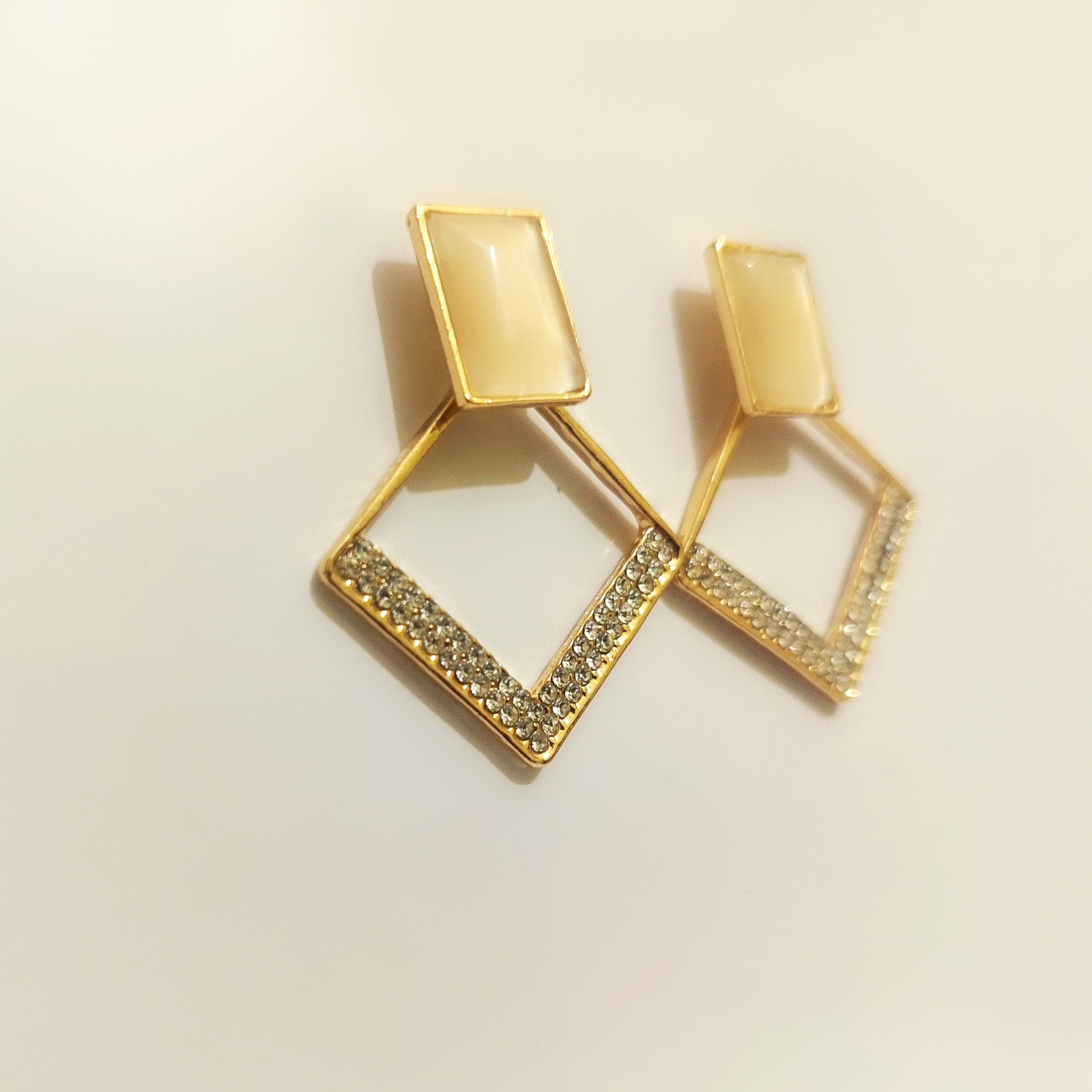 Modern Muse Geometric Earrings: Cat's Eye and Crystal Rhombus Drops - Image 5