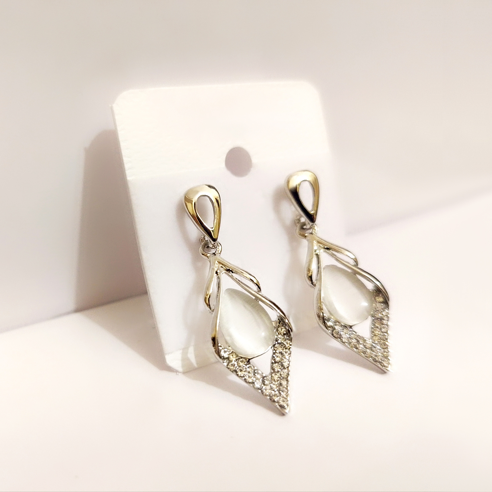 Luxury Silver-Tone Teardrop Pearl & Rhinestone Earrings - Image 4