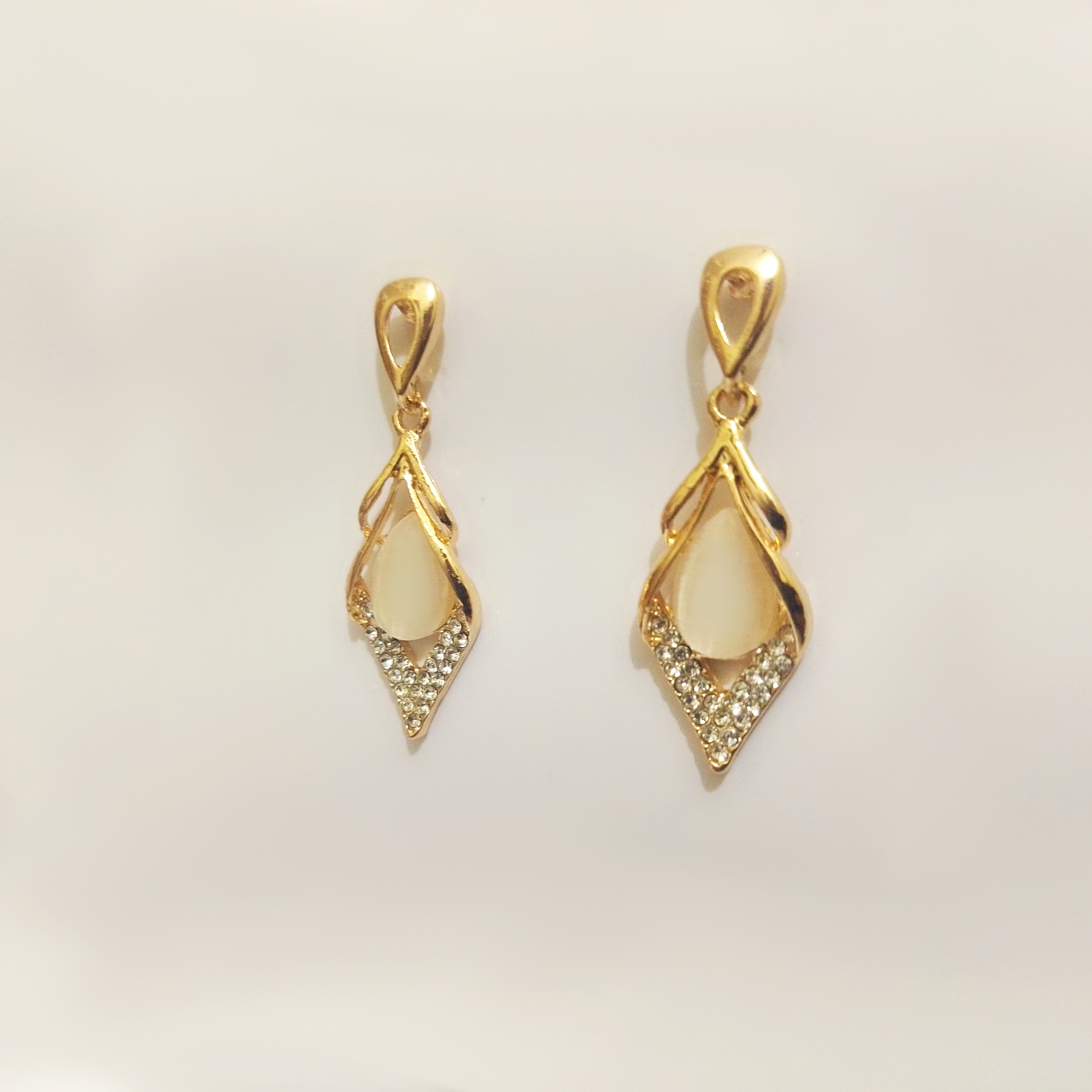Luxury Silver-Tone Teardrop Pearl & Rhinestone Earrings - Image 7